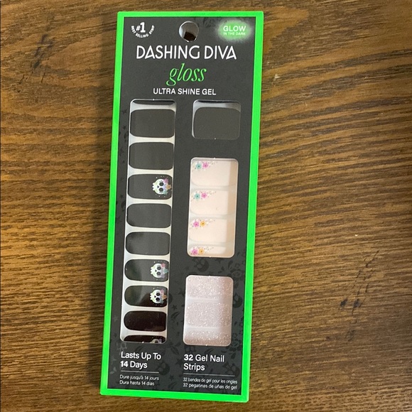 Dashing diva sugar scull Gel Nail strips - Picture 1 of 2